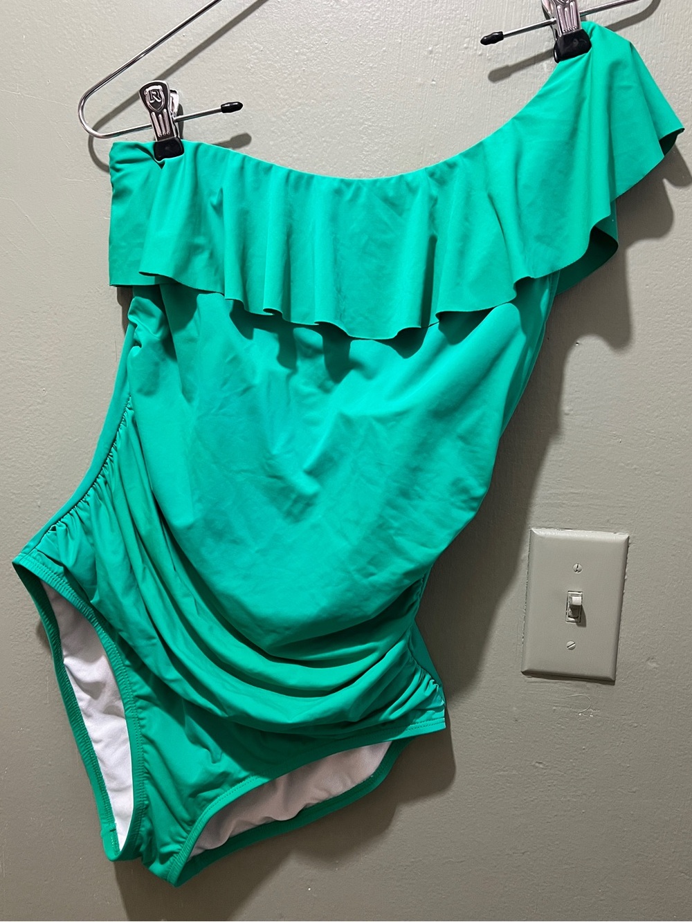 Hilor Off the Shoulder Dramatic Ruffle Tummy Control Bathing Suit US 10